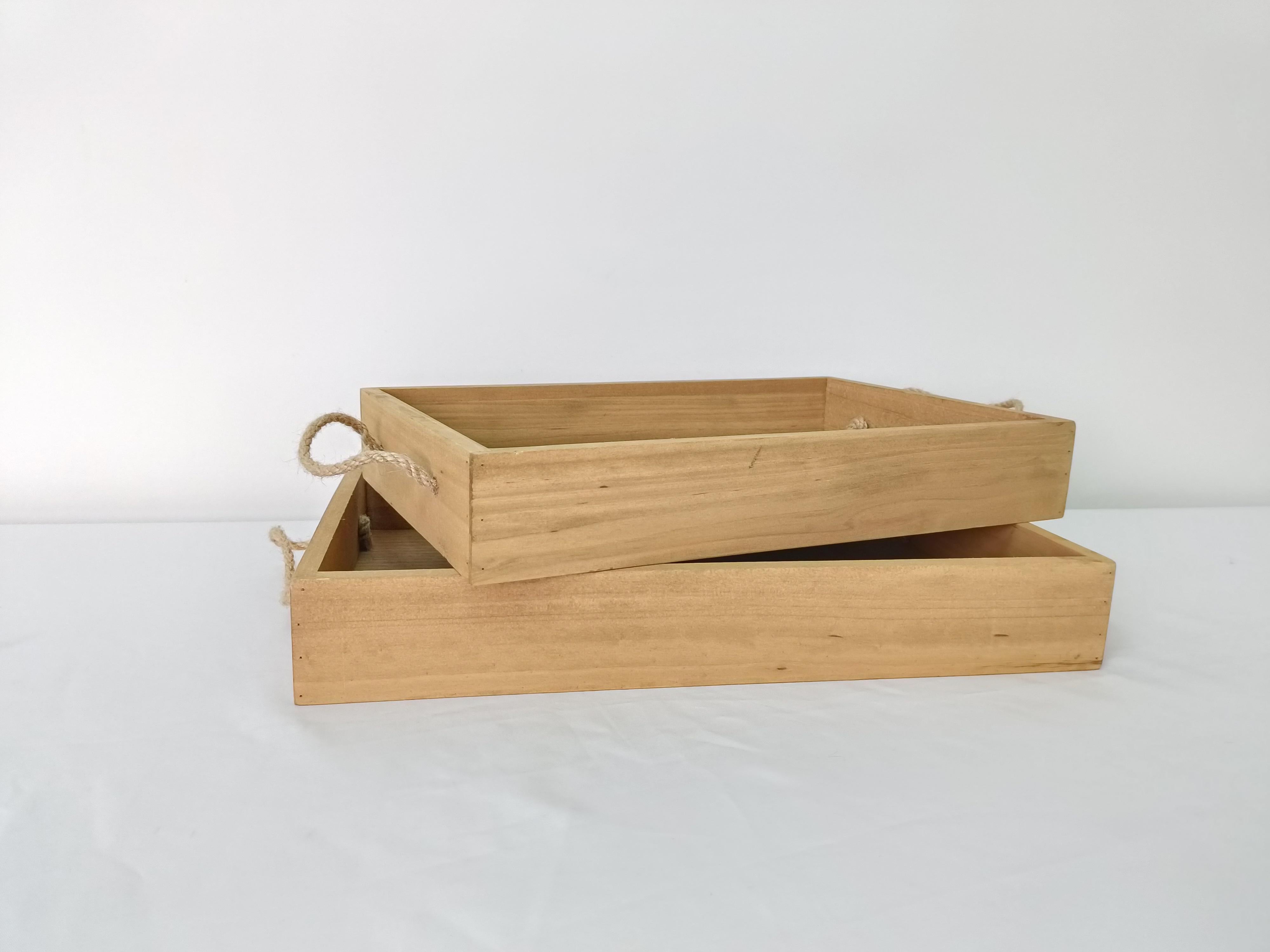Bandeja de Madera Natural Set de Dos con Asa de Cuerda 32cmx20cmx5cm y Mango 35cmx23cmx5cm para Organización y Decoración Hogar DIY Resistente y Duradero Sin Pintura Ecológica